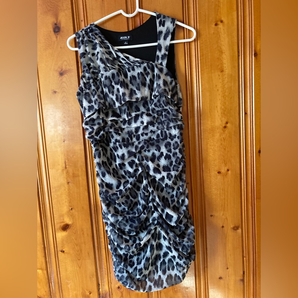 Size Med Women’s Allen B. Schwartz Has Ruffles all the way down the Dress New